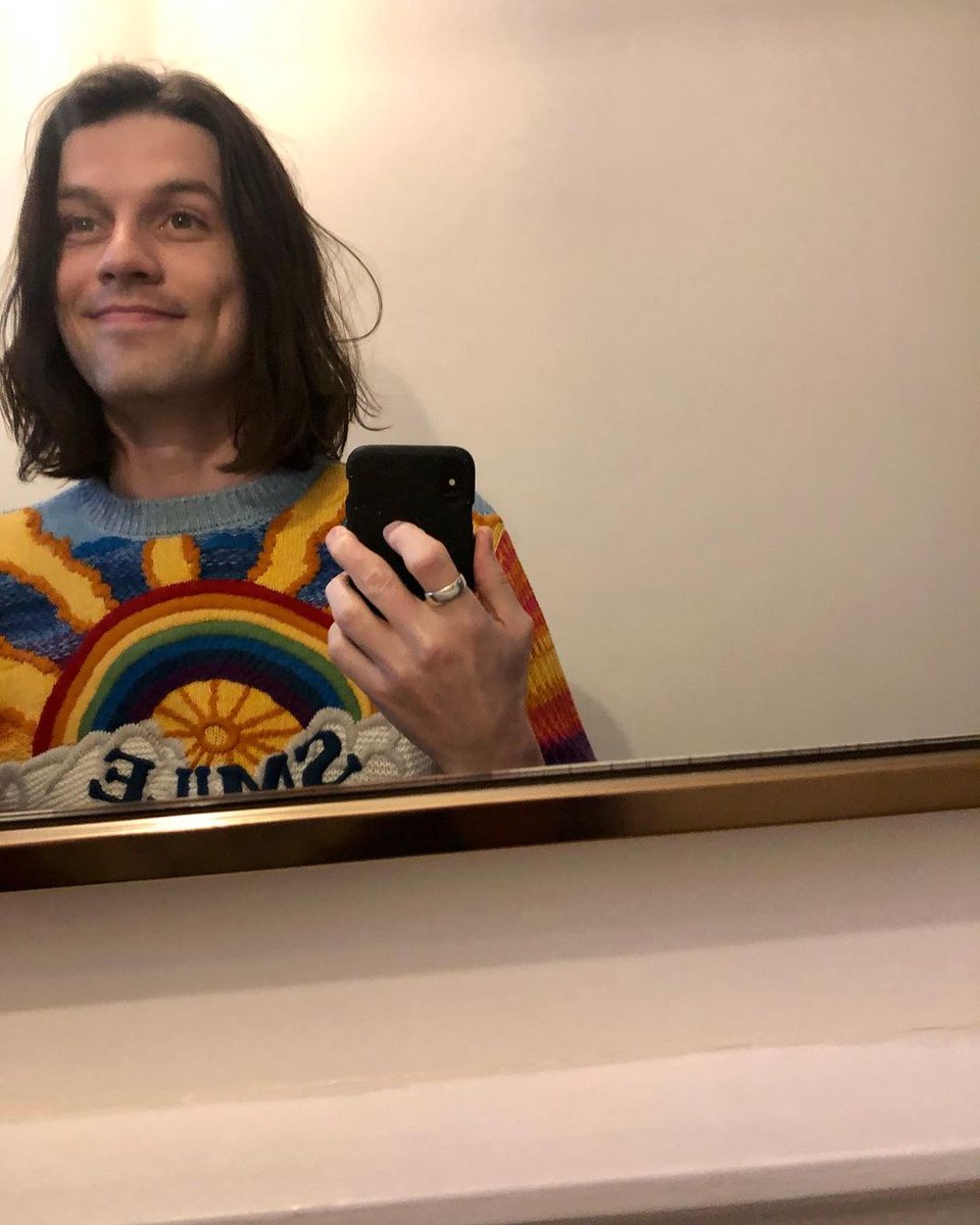 JamesBayMusic's tweet photo. Happy new year everyone! (Yes of course I’m still wearing it 🙃 it’s too brilliant to take off!) May 2021 bring us brighter horizons. Sending loads of love to you all ♥️🌈 https://t.co/Fez35KoAx7