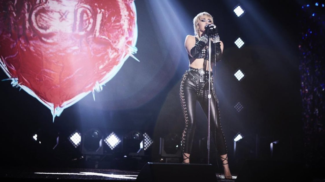 mileyworld tweet picture