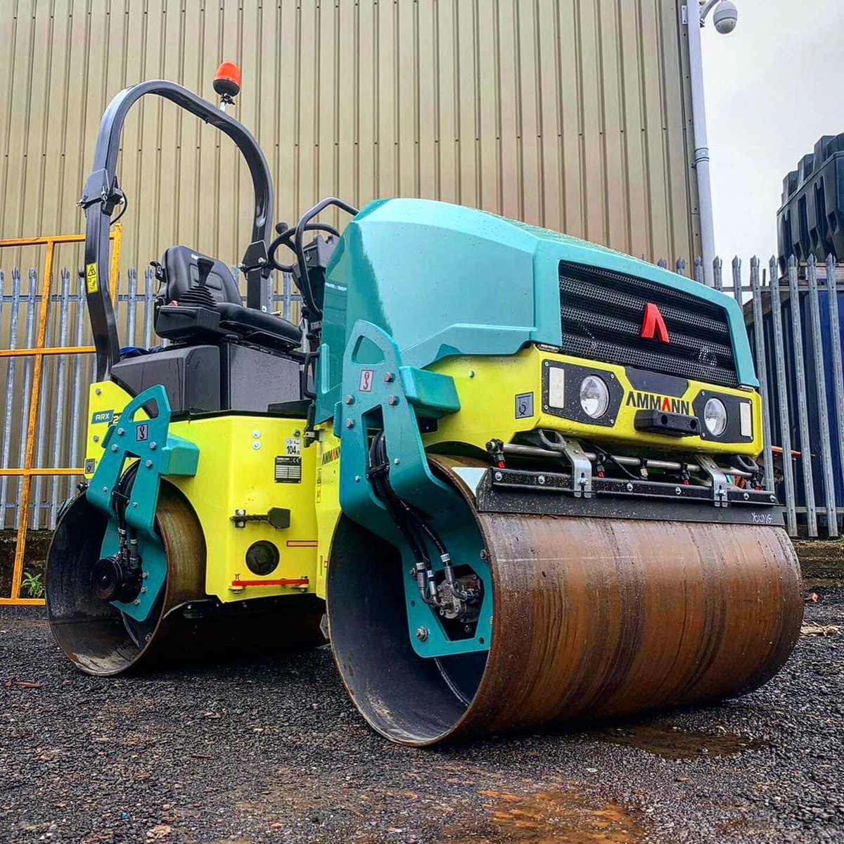 Finlay_Scotland's tweet photo. Happy new year to all our customers, suppliers, followers and dedicated staff! 

Here is a selection of some of our favourite images from 2020.

Wishing you all a happy and prosperous 2021!

#happynewyear #kobelco #kubota #thwaites #bomag #molsonyoung #molsongroup #scotland https://t.co/GjLPKjlgp0