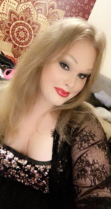 https://t.co/cZMeddM5Gb  Happy NEW Years! 🥂 make sure you subscribe to my onlyfans $12 https://t.co/