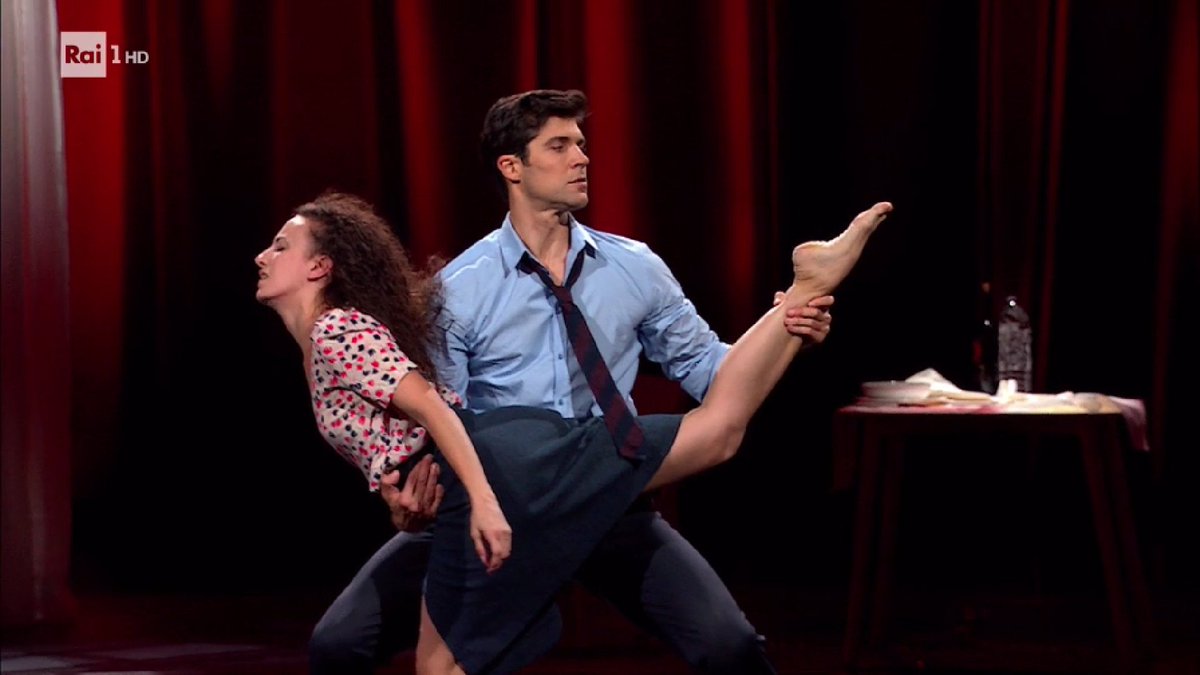 Questo quadro dedicato al tema della violenza sulle donne è di una potenza disarmante, senza parole. #danzaconme