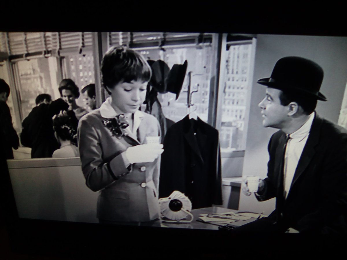 MichAngeloNewGo's tweet image. #SeasonsGreetings ... West 67, NYC - Kansas City (Bezirksvertreter) 🏦 🏬 🌆 local agent #apartments - eigentlich nur 1 🎄 🎁 🕙 #MDR / USA 🇺🇸 1960 ( #Oscars !!!!! ) Versicherung #insurance #HappyNewYear2021