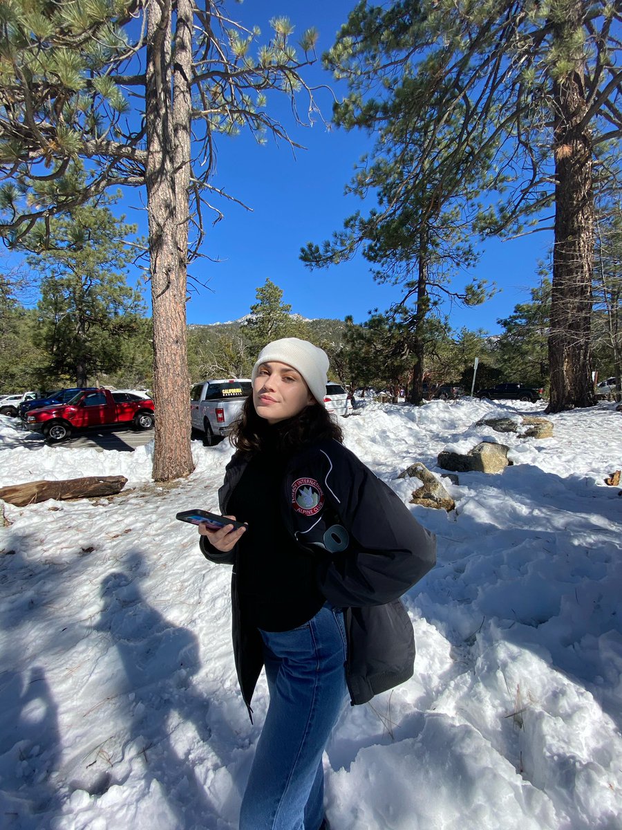 Rainamleas's tweet photo. Snow bunny 🐰 https://t.co/8vM9zIq2jq