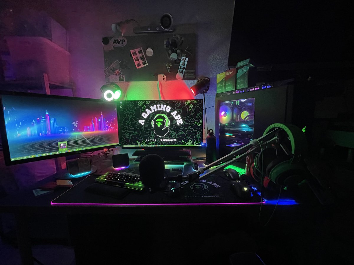 RazerStore's tweet photo. Got new Razer gear over the holidays? Reply w/ a photo & blurb of your new battlestation that'll bring you into the new year - and beyond! We'll choose winners of a THS Plushie @ Fri Jan 15, 2021!
You MUST be available to receive the prize in-person @ #RazerStoreSF/#RazerStoreLV https://t.co/T2miJyxySa