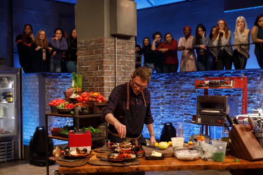 Tune in tonight for another new #BeatBobbyFlay...at 9:30pm EST on @FoodNetwork 💥. https://t.co/CIqSzXeJpt