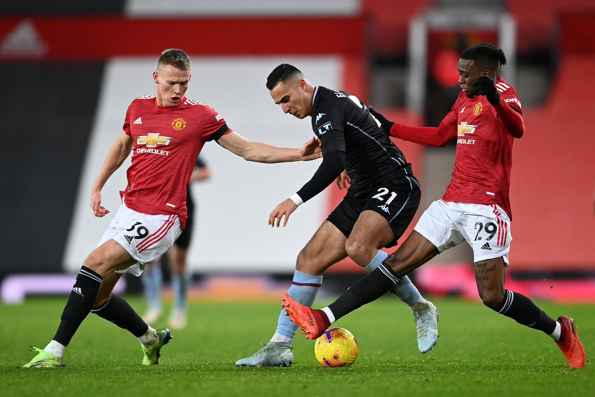 ...to our midfielders, featuring a goal from  @B_Fernandes8 and a stellar showing from  @PaulPogba...(3/4)