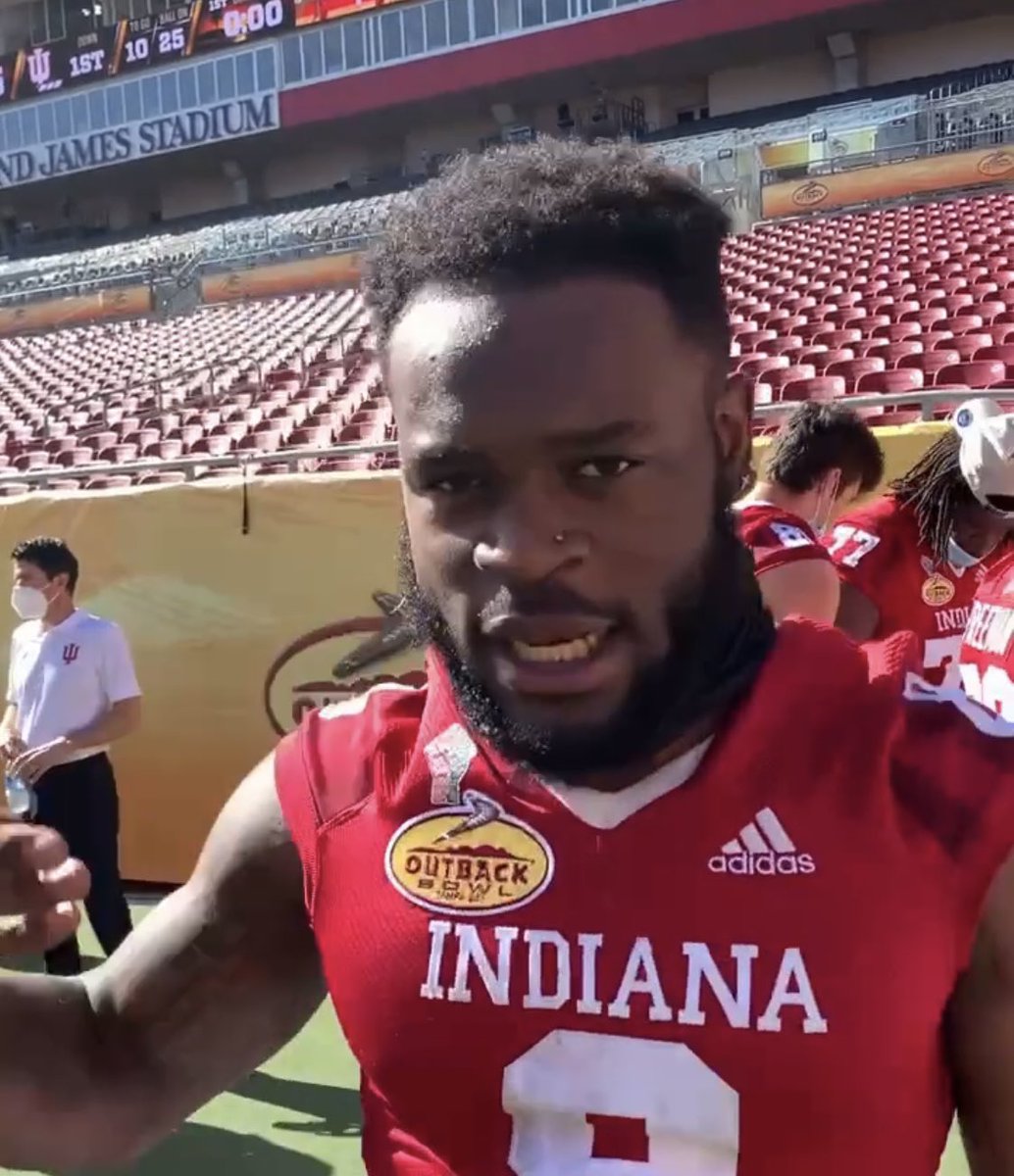 RedditCFB's tweet photo. Indiana has removed the Big Ten logos from its jersey and helmet after getting snubbed for the Citrus Bowl spot 👀
📷 via @Rygi13 https://t.co/Cq2rDwBGLl