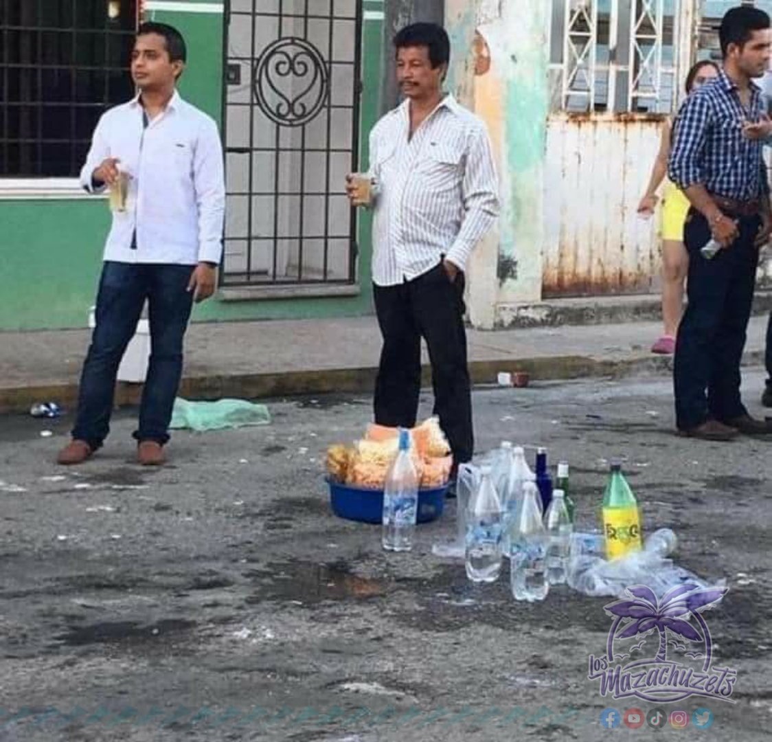 losmazachuzets's tweet photo. Este señor salió a vender y se amaneció con nosotros😅 Ya le decimos tío. https://t.co/JkOjOlcXmo
