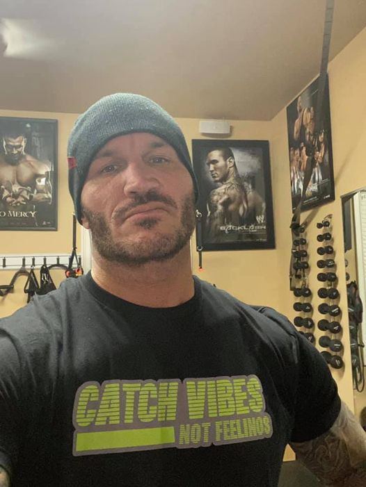 BaltOs1Fan's tweet photo. Pic by the great @jaygarcia118 he took of the GOAT @RandyOrton wearing Jay's "Catch Vibes,Not Feelings" shirt that we all need to buy to support @KimKlro's cousin &amp; his hilarious show. Oh yeah,while youre at it supporting Jay dont forget #slthrshop.com for all your Randy merch. https://t.co/YMwhLQPmYt