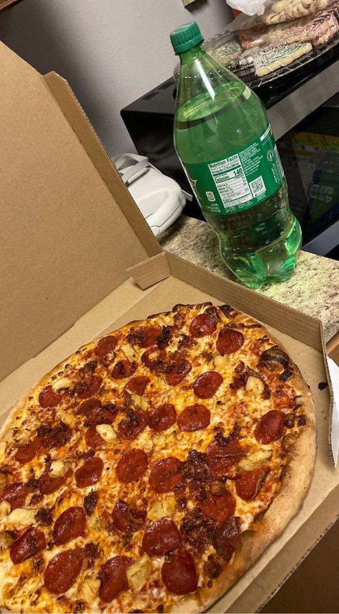 Our sales trainer/ general manager Diana ending the year of right with a yummy treat for her outstanding training. 🥳 start the new year right and Come on down to any Boost Mobile store in your area and get a new phone, phone accessories or a new prepaid internet set.