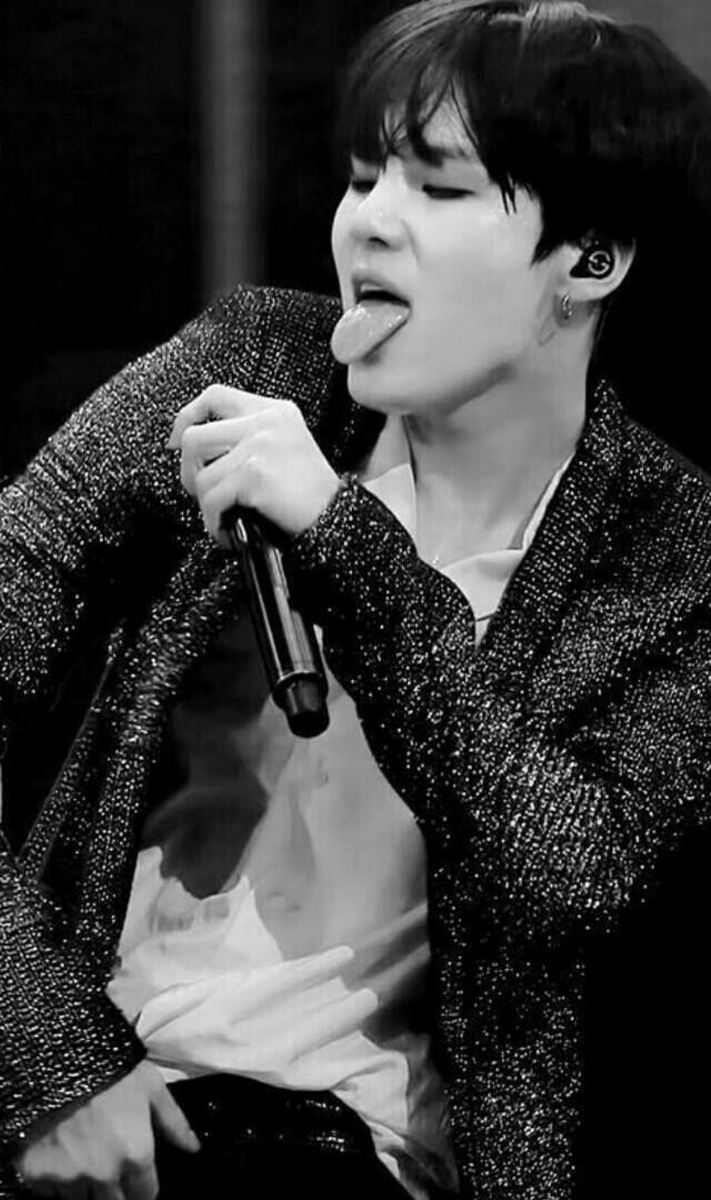 yoongi being tiny and adorable~a short devastating thread