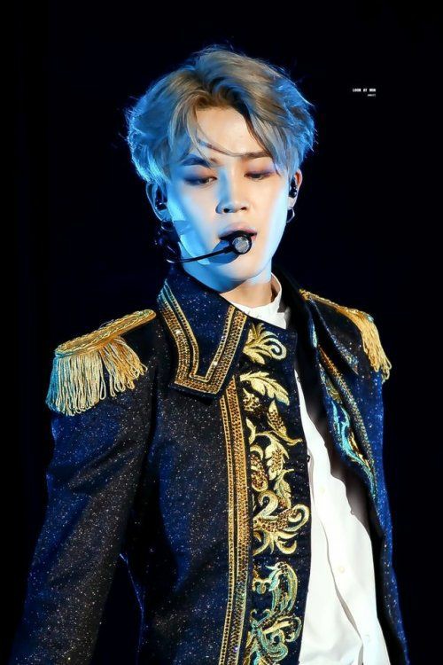 Teamobai's tweet photo. Ok, pero hablemos de este Jimin prince porque en serio es demasiado Jimin perfect!! Solo mirenlo y vean su belleza💜 https://t.co/7i9sdV7cjN