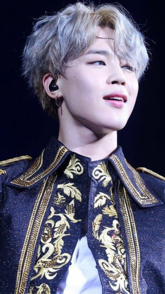 Teamobai's tweet photo. Ok, pero hablemos de este Jimin prince porque en serio es demasiado Jimin perfect!! Solo mirenlo y vean su belleza💜 https://t.co/7i9sdV7cjN
