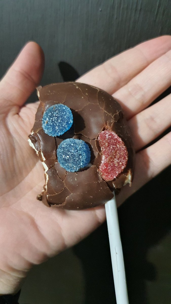 cardom17's tweet image. Preferí comérme la paleta payaso yo y evitarles un trauma a mis hijas ajajaja @RicolinoMX