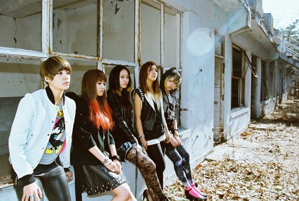 in terms of music, f(x) was always ahead of its time. their early years of debut mostly had electricpop or dance music which was new for kpop gg at that time. they're also the trendsetter of fashion. first gg who had ombre hair (nu abo era)