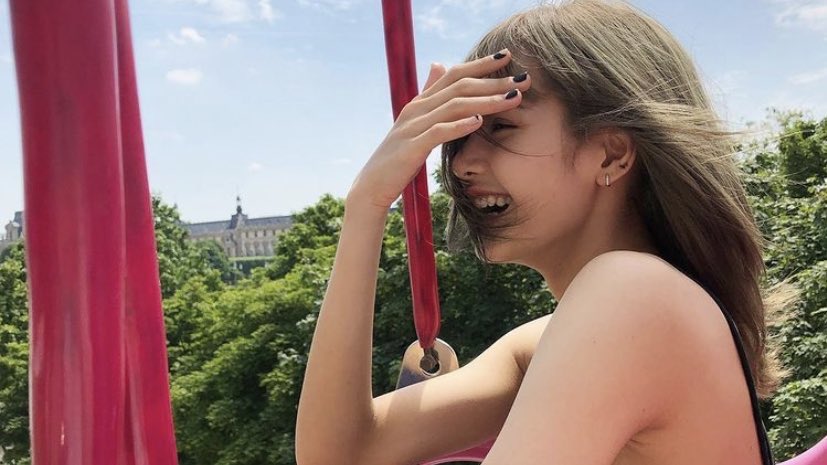 lisa around the world;a thread  ♡