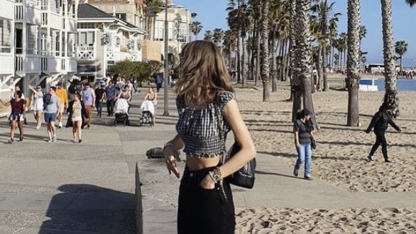 lisa around the world;a thread  ♡