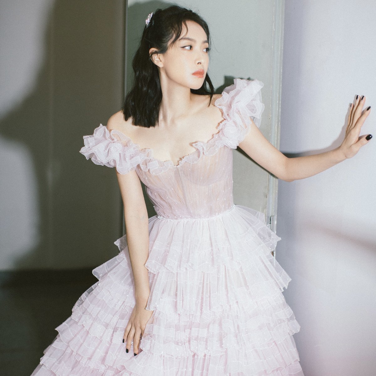 Thread of  @thesongqian Moments that compile all translations for dramas, shows, interviews, etc. + major events + stage performances for easy accessibility  #SongQian  #VictoriaSong
