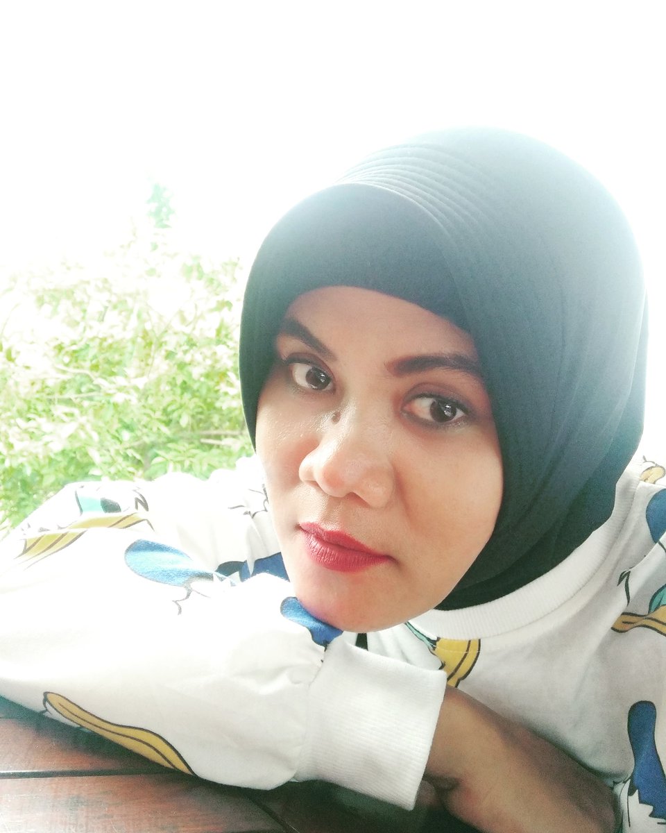 IdaUpik's tweet photo. Refresing nok kene ae lha kok hujan ..tinggal ngopi karo selpi ae https://t.co/6ZQ56YuRzf