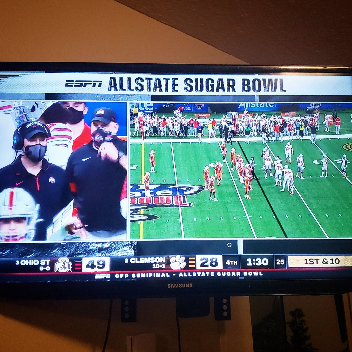 LisaDisa's tweet image. OHIO AGAINST THE WORLD

#OhioState #SugarBowl #GoingToTheShip #BuckeyeNation #THE 
@OhioStateFB @OhioState