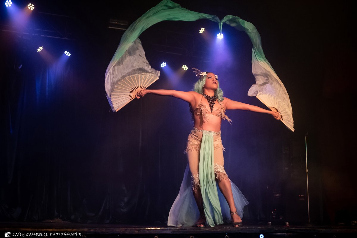 SOTBBurlesque's tweet photo. This image of #minxarcana taken by 
@kccmpbl
 at #metalesquefest 2019 at 
@DantesLive
  is a whole MOOD. We are hopeful that we can dance for you live again sometime in 2021! Let's rock into the new year...horns up! https://t.co/n8cESPwy77