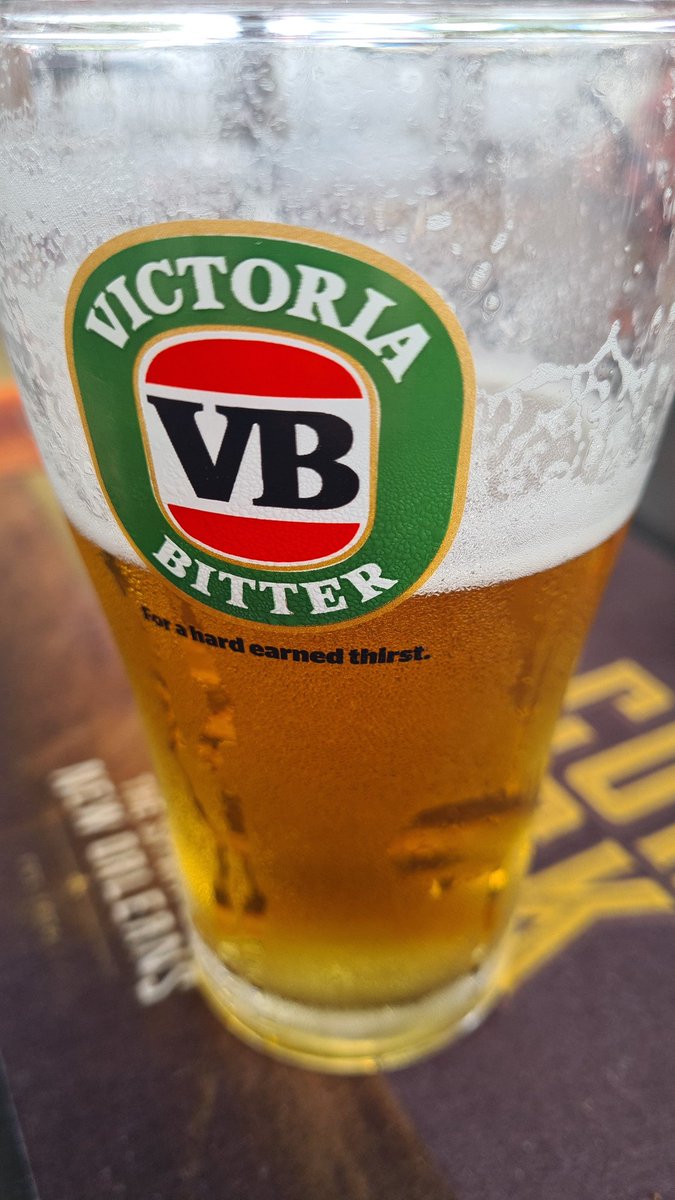 Rhiiinoo_'s tweet photo. No stream tonight guys I'm out on the beers #vicbitter #cub #sunsout #scooner #pubs #drunk https://t.co/AfnatJOhjA