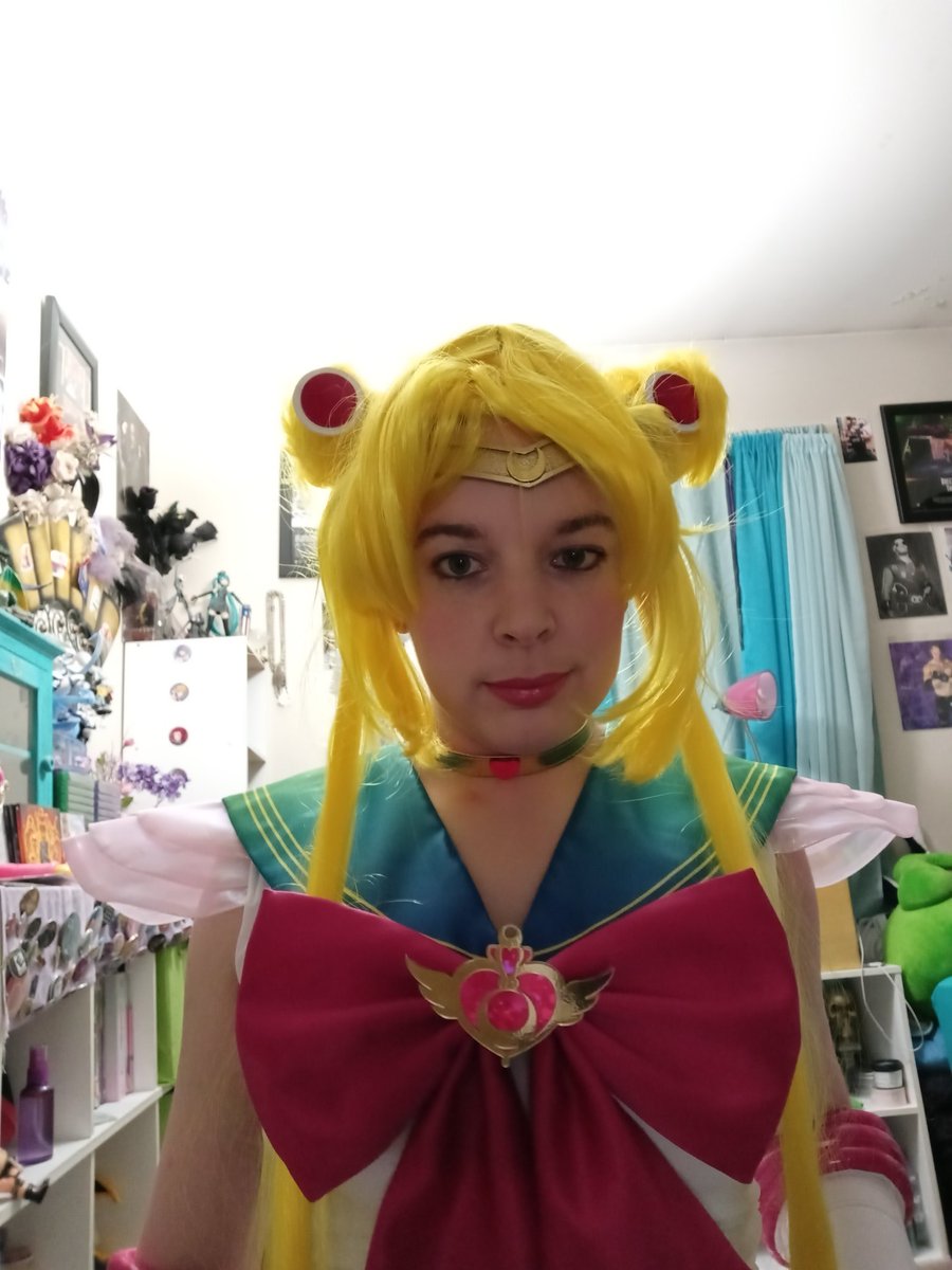 CosplayerLyra's tweet photo. Day 4 of #7daysofcosplay is Super Sailor Moon. #Cosplay #cosplayer #sailormoon https://t.co/ooSlhoDGiM