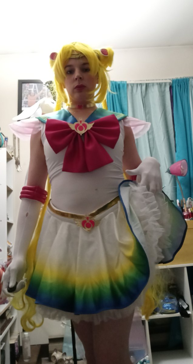 CosplayerLyra's tweet photo. Day 4 of #7daysofcosplay is Super Sailor Moon. #Cosplay #cosplayer #sailormoon https://t.co/ooSlhoDGiM