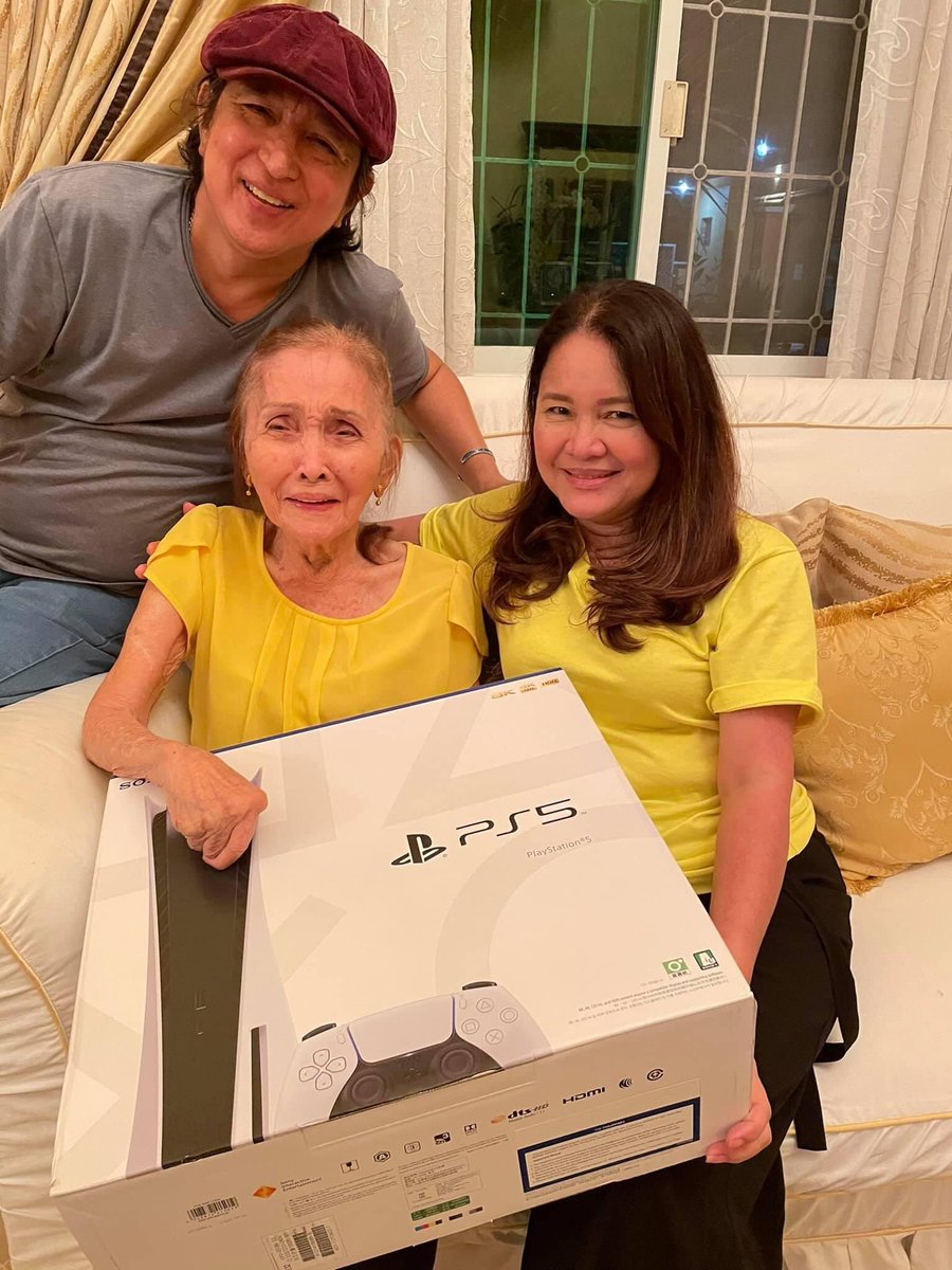 Buti naman happy lola ko sa gift namin.