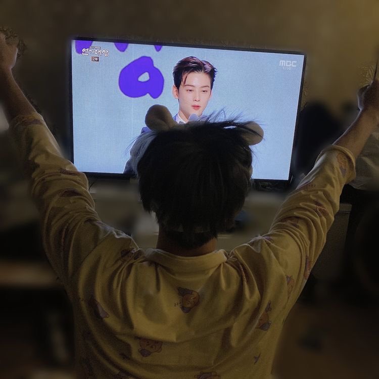 cewstro's tweet photo. astro pictures that explain astro https://t.co/hDt28cN5HQ