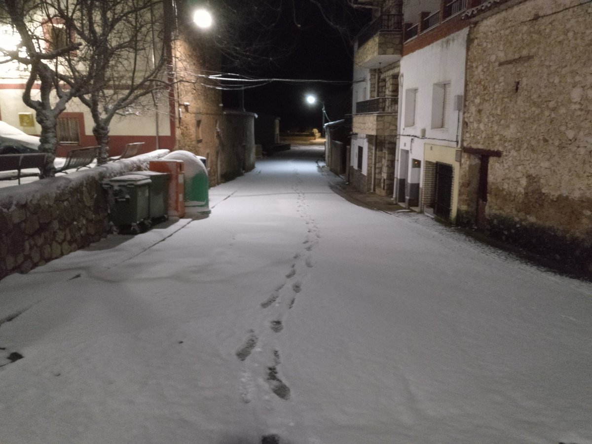Ventajas de vivir en una zona rural: ser la primera persona en pisar la nieve recién caída. #ecologico #artesano #glutenfree #alergyfree #Vegan #Cuenca
