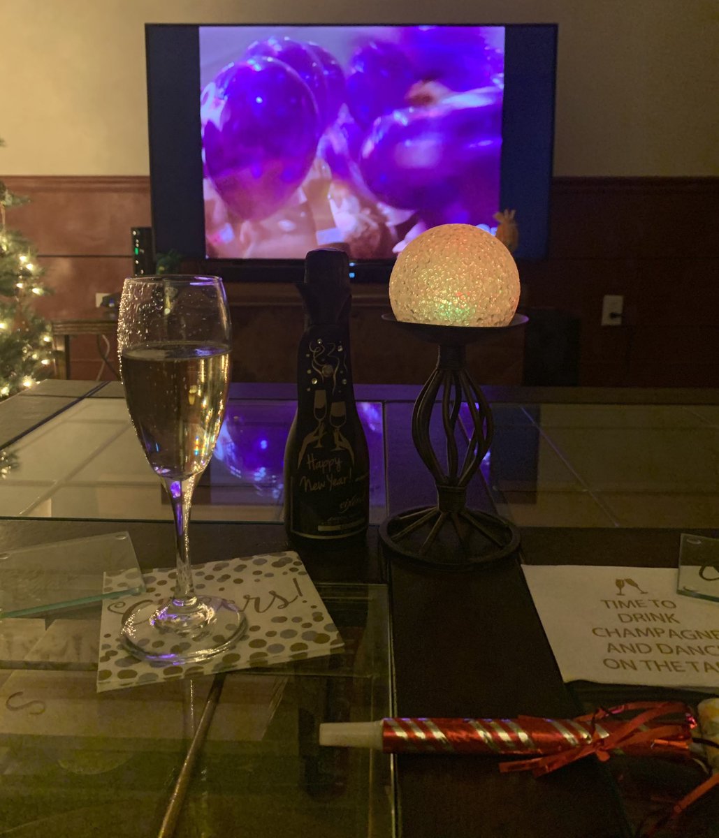 twin_cheermom4's tweet photo. Thankful for a New Year! ⁦⁦@Chattown_tattoo⁩ https://t.co/5B1Jc4cDmT