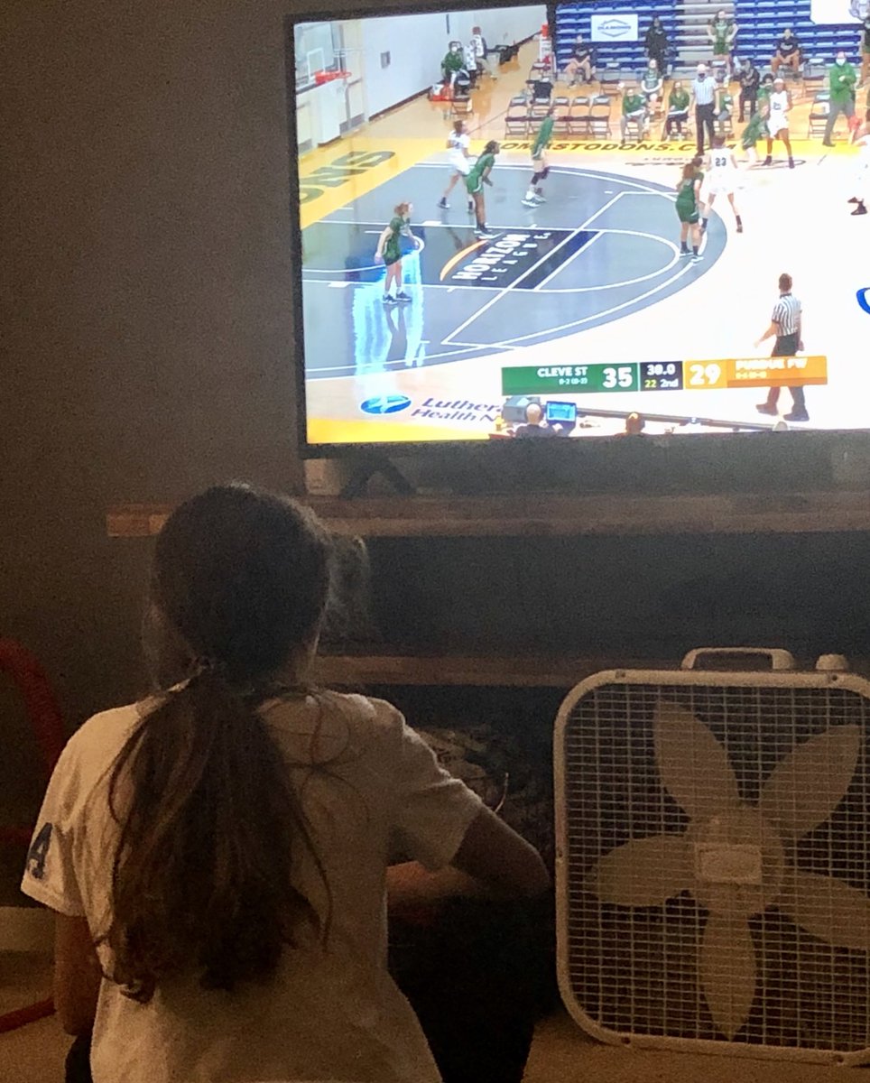 jojomanco's tweet photo. who needs college football when @CSU_WBasketball is playing🏀 #basketbella #TrustTheProcess #studyyourcraft #baller #goals #wbb https://t.co/SvDFsIKCH2