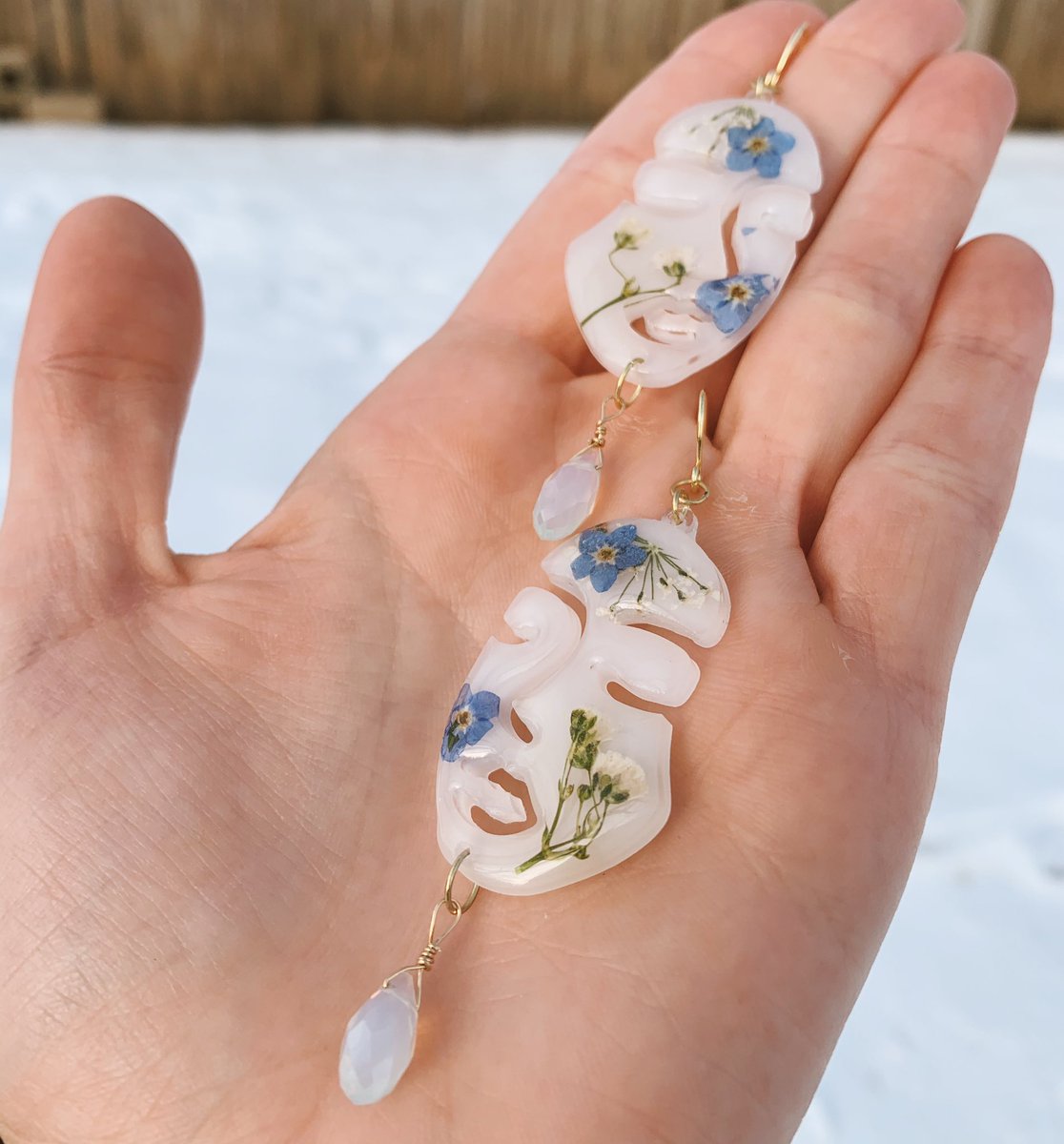 alwayssmileback's tweet photo. forget-me-nots &amp; baby’s breath are probably my favorite combo ❄️✨🤍 https://t.co/0cW4Hs2VDQ