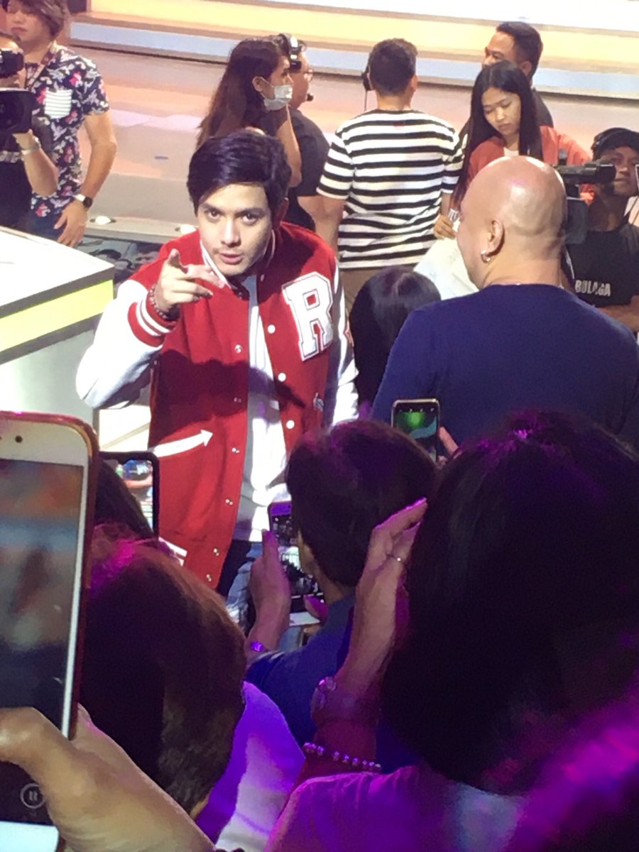 Ronzen2355's tweet photo. Happy 29th birthday to the King of Chill,  @aldenrichards02 🎂. Don’t mind your detractors, bahala na si Lord sa kanila😊. 

#ALDENRichardsAt29 
#AldenRichards https://t.co/lYYUL4421c