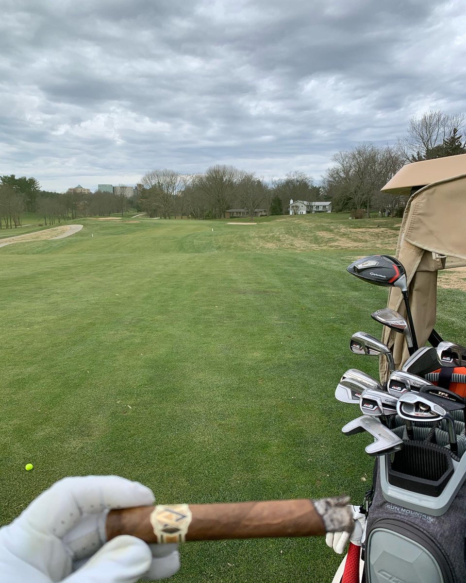 Keep it classy out there.. 
#wintergolf #niceturf #NYEgolf