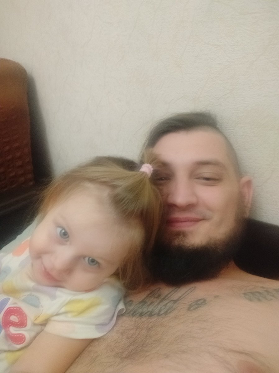 skrychok's tweet photo. Первый раз такое, у всех в ленте тусовки, запои, а у меня мелкая и мне хорошо с ней вдвоем )) https://t.co/vTOvTVIVdl