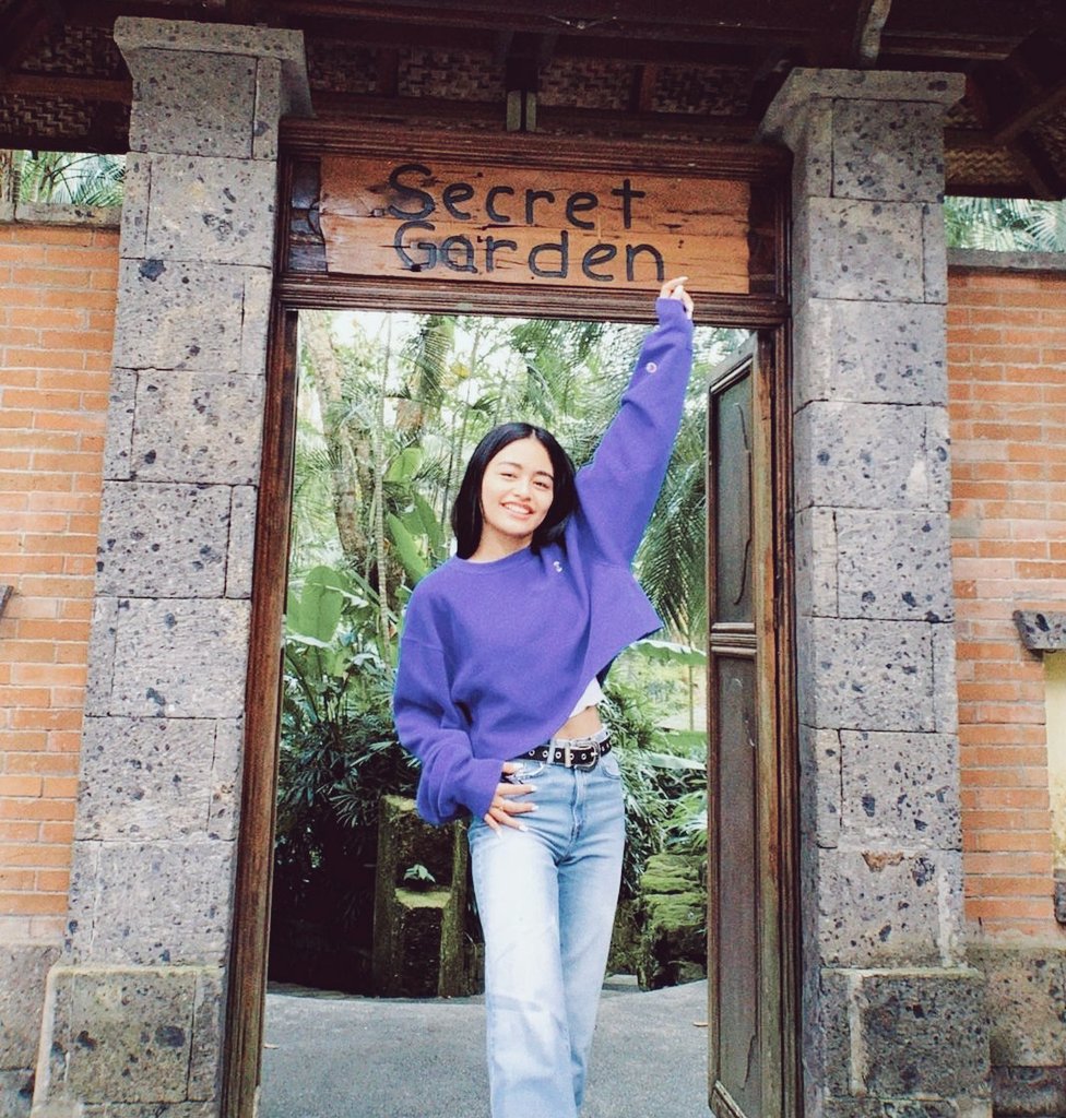 ilovevivoree05's tweet photo. I see Nadine vibes @vivoree  ✨

#Vivoree https://t.co/L4VrDiVO4G