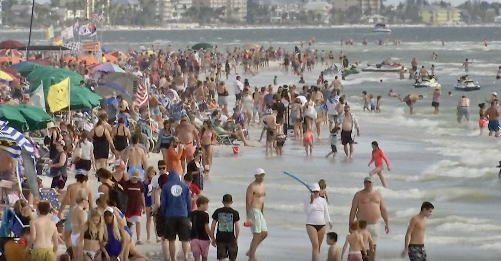 stevesilberman's tweet photo. Dear Lord, #FortMyersBeach FL, yesterday. What planet are these folks living on? Can you imagine being an ICU nurse and seeing scenes like this? [pic via @winknews] https://t.co/mlsjRNAbFO