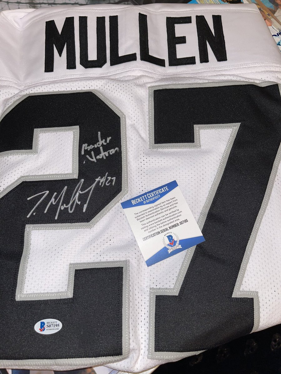 _realbase's tweet photo. Week 17 give away Raider Nation! Last one for the year! All you gotta do is RT &amp; Like for a chance to win. This week its a @MullenIsland1 Auto jersey &amp; Howie Long mini helmet auto! I’ll pick a winner right before game time! Good luck to everyone🙏

#RN4L
#Raiders 
#RaiderNation https://t.co/PmUPwcfmXn