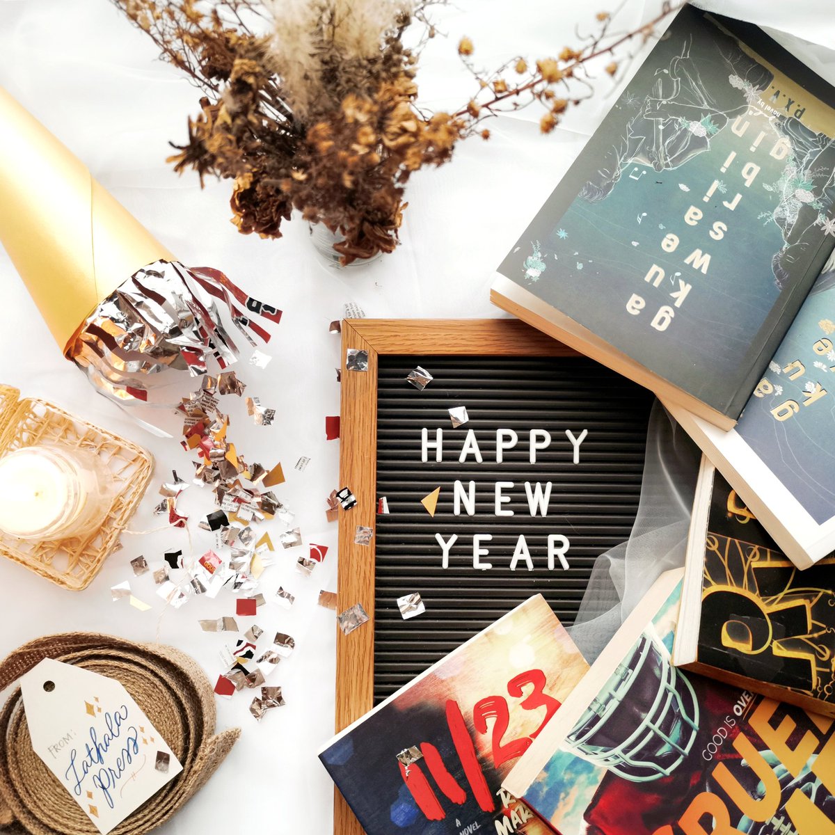 LathalaPress's tweet photo. The best time for new beginnings is now! Happy new year to everyone from the Lathala Press family! 🥳 

As a whole new chapter starts, we get a chance to write new experiences and create more memories. Let us make 2021 our year filled with new hopes and dreams. ✨ https://t.co/a284yeAr4z