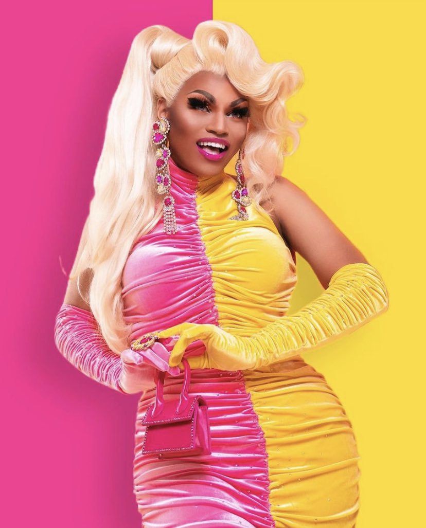 knifetrickz's tweet photo. BABY YOU LIGHT UP MY WORLD LIKE NOBODY ELSE #DragRace https://t.co/HQNklHcktf