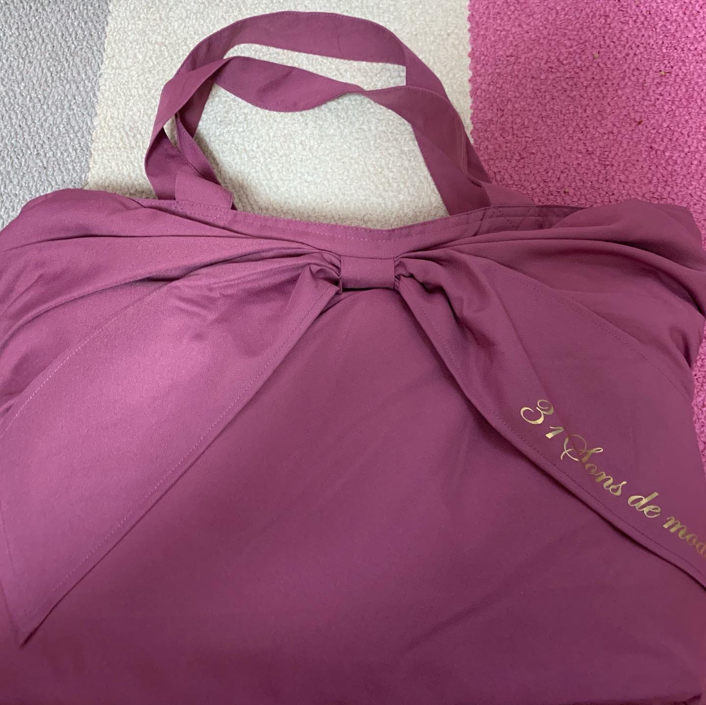 千紘 誰にも頼まれてないけど コーヒーで目が冴えてたので今届いたトランテアン福袋のめちゃくちゃ丁寧なレポをしました ショッパーはうちわすっぽり入るサイズなので遠征のとき グッズ購入のとき重宝しそうです T Co Pvbooq5wrd