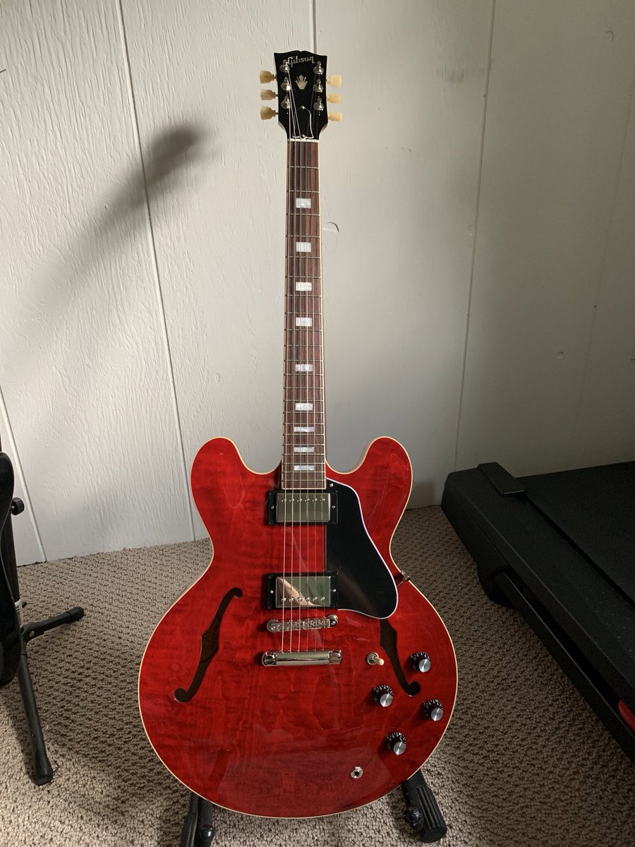 2/ Financially, we’re good.Not a record year. But we’re comfortable. Been a while since money felt tight. We’re lucky.I treated myself to a Gibson ES-335.