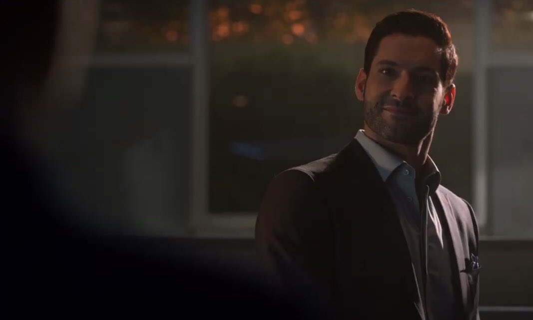 luci4chloe's tweet photo. PLEASE THE WAY LUCIFER LOOKS AT HER AND THE WAY CHLOE HAS TEARS IN HER EYES WHEN HE LEAVES THEYRE SO IN LOVE 

THIS SCENE IS SO UNDERRATED https://t.co/QpYR9hagc0