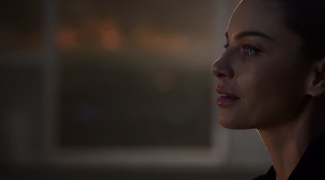 PLEASE THE WAY LUCIFER LOOKS AT HER AND THE WAY CHLOE HAS TEARS IN HER EYES WHEN HE LEAVES THEYRE SO IN LOVE 

THIS SCENE IS SO UNDERRATED