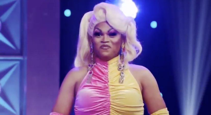 ethanbonboulash's tweet photo. olivia can i have a hug plsplspks😀💞 #DragRace https://t.co/jRa1oLYJXd
