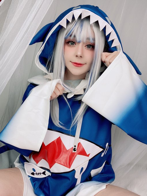 1 pic. Am a 🦈and I finally cosplayed #gawrgura 👉👈 
#cosplay https://t.co/PFUfAhplzB