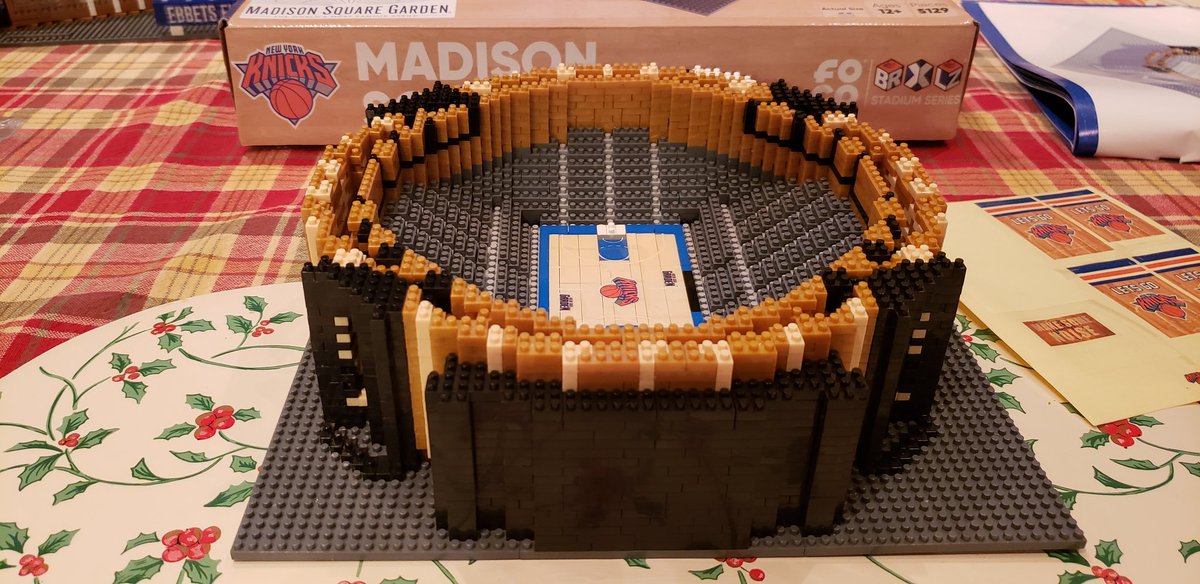 CallenHuey's tweet photo. I am currently through step 26 on the #BRXLZ #MadisonSquareGarden build. The build is really coming along without a hiccup. #focousa #nyknicks #msg @Testa23 @BrxlzFreak @casey62975 @BrxlzC @CoachWinterer @SmithJanetmarie @PaperStadiums @MLBcathedrals https://t.co/t6v2VkQG9s