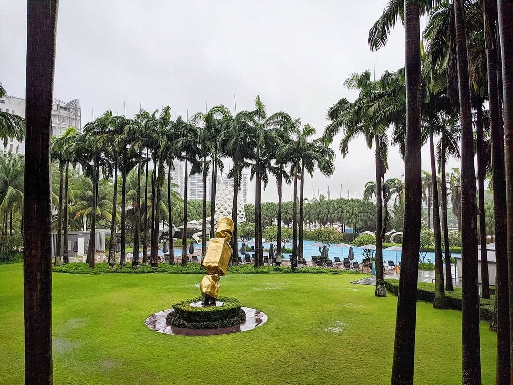 theTravelMemoir's tweet image. Another wet and rainy day to wash away the woes of last year, to usher in a better decade.
___
#tech4tea #ttm #ttmSingapore #ttmRain #t4tHoliday #ttmSentosa #ttmWsingapore instagr.am/p/CJhnhEeBl1u/